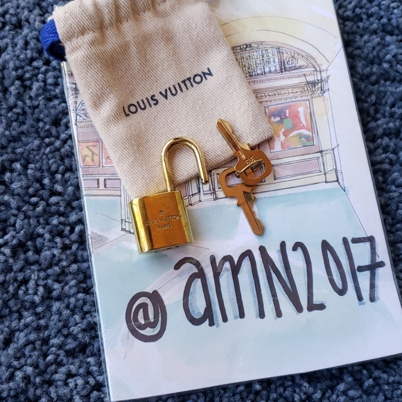 Louis Vuitton Lock & 2 Keys w/ Dustbag -LV Padlock - Picture 2 of 7